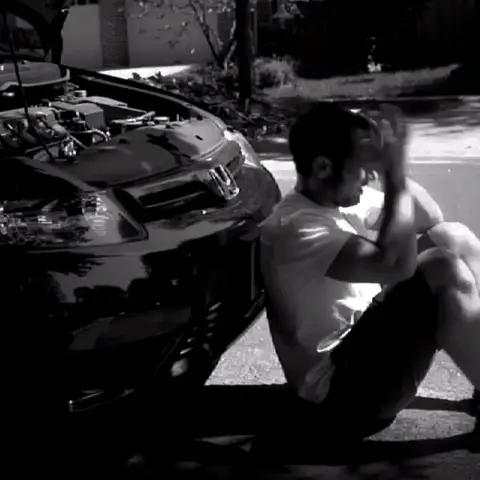 Outil d'urgence pour Voiture 4-En-1: Démarreur, Gonfleur, Chargeur, Éclairage LED