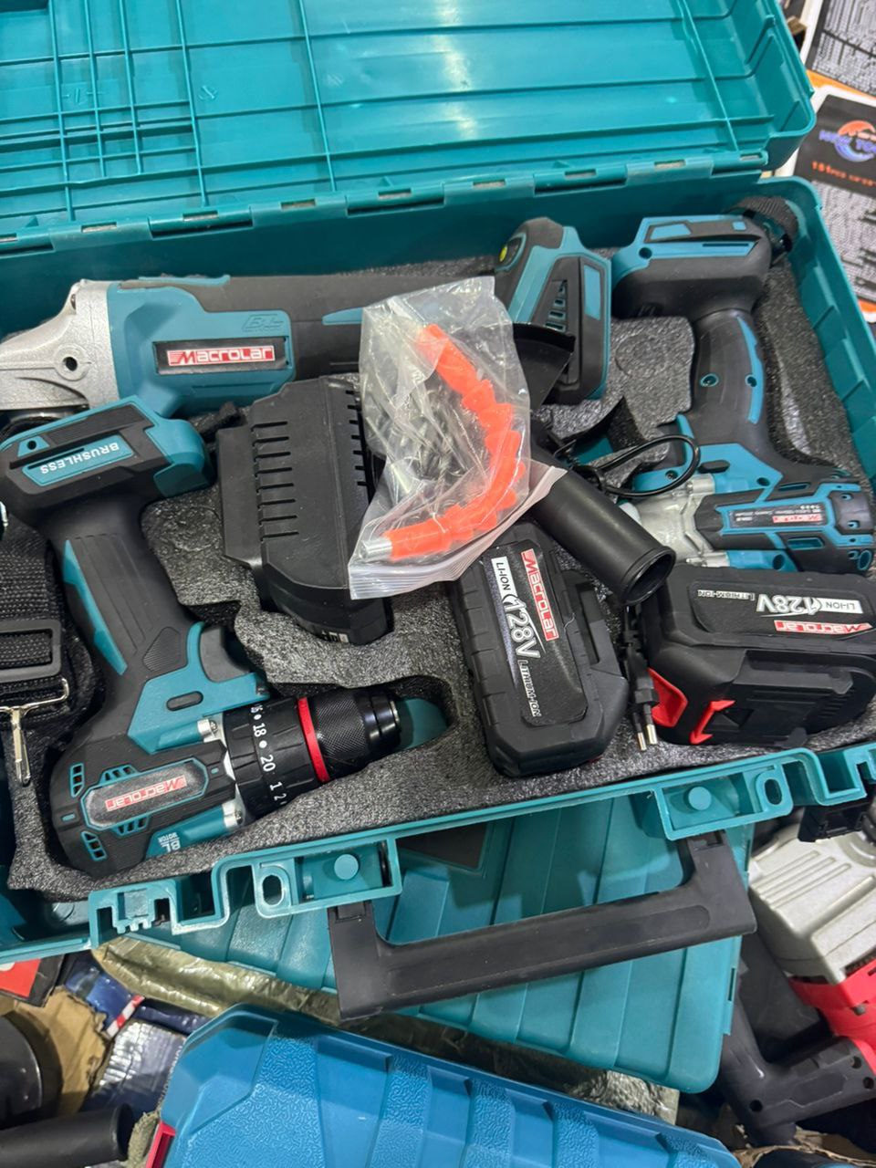 kit de 3 outils sans fil perceuse, meuleuse, boulonneuse  avec 2 batteries